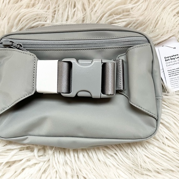 NWT Lululemon Belt Bag Large 2L - Silver - Picture 8 of 8
